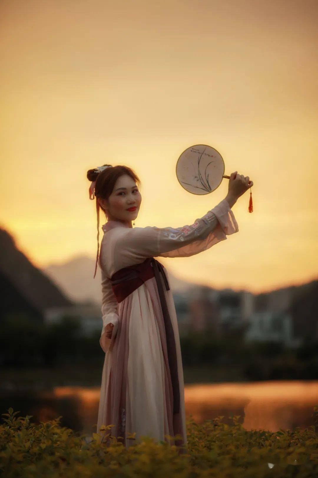 云浮一批汉服小姐姐太美了相约蟠龙天湖畔来一次汉唐风韵盛会