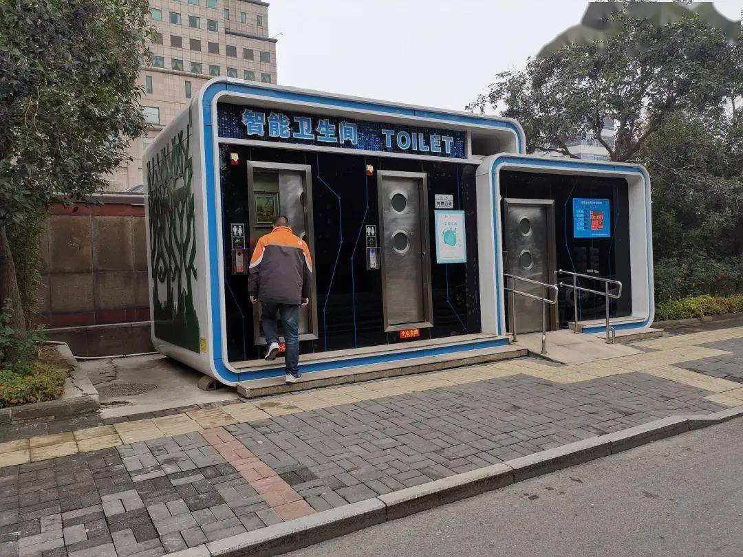 蹲下就不想走?郑州这个公厕火了