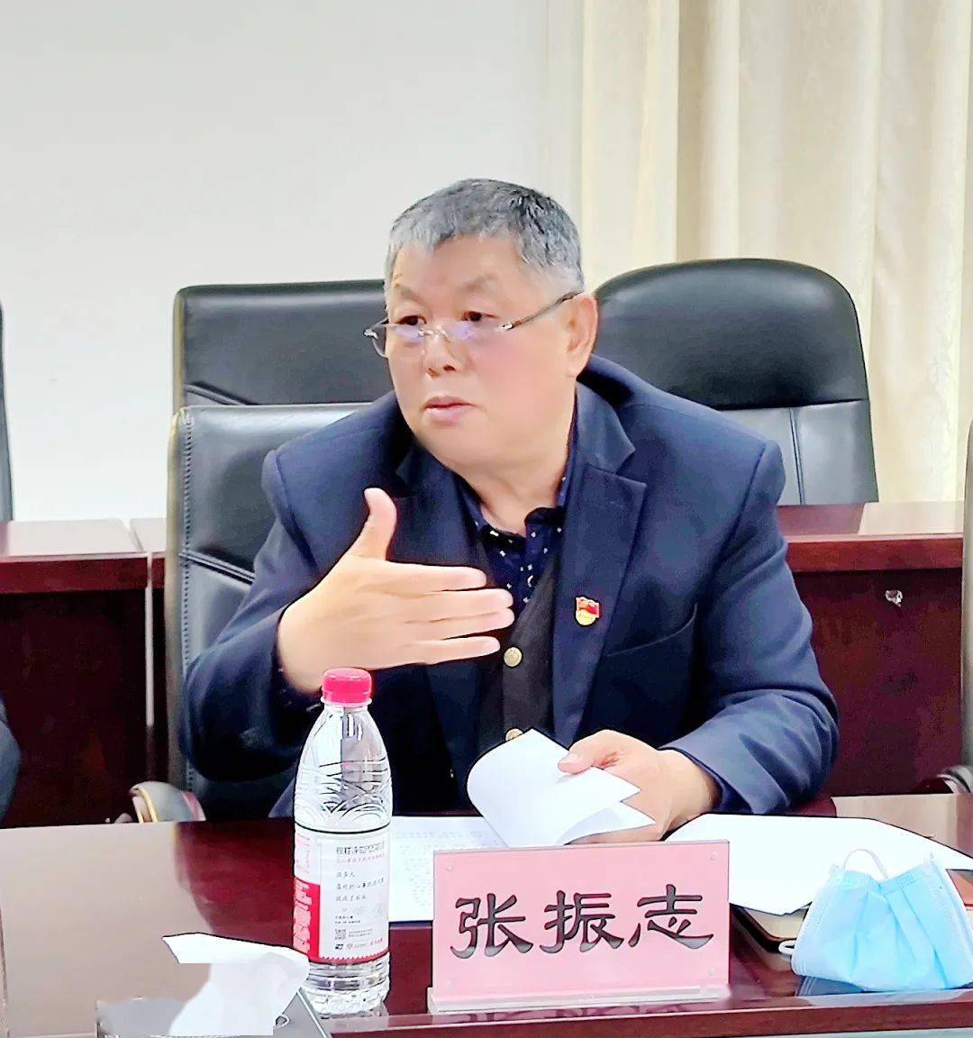 海淀区民政局副局长郭锡山主持会议.