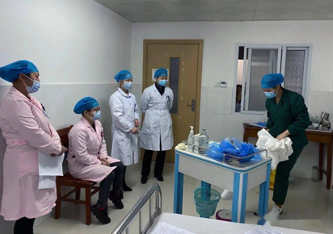 潜山市立医院护理部组织全体护理人员进行防护技能考核