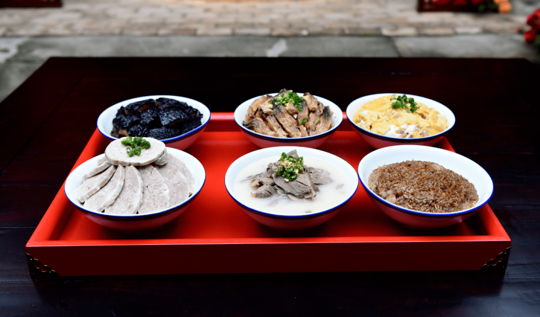 ▼万载——祠堂宴"六大碗"上菜!
