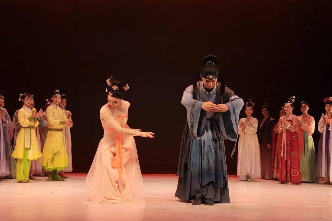 2020年高雅艺术进校园 | 西安歌舞剧院原创舞剧《门》长安大学专场演出成功举办!-搜狐大视野-搜狐新闻