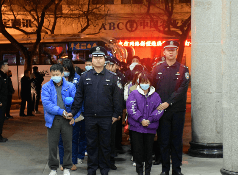 迅速组织精干警力成立专案组,由分管领导带队,长途跋涉2000余公里奔赴