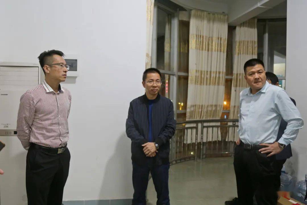 区领导黄少敏一同参加.