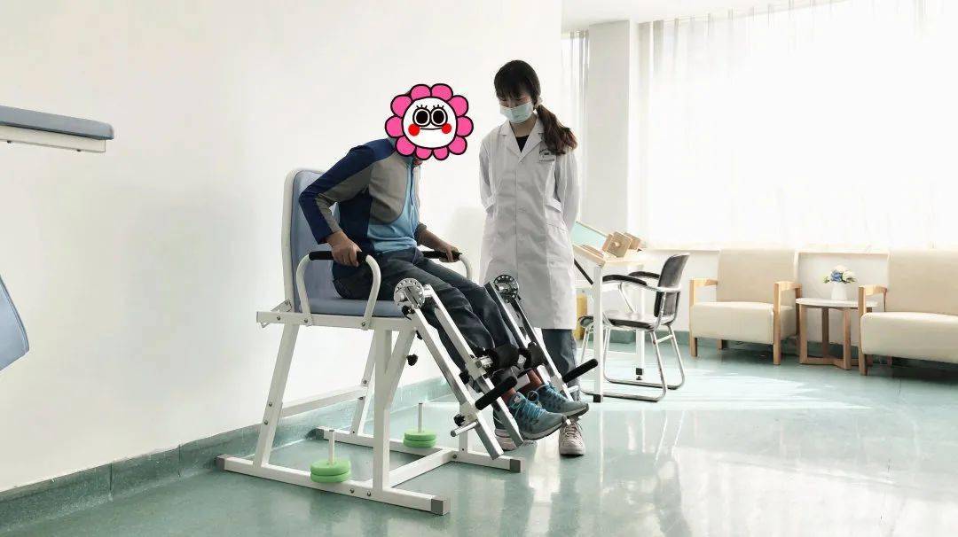 走进康复医学科让患者及时接受康复治疗