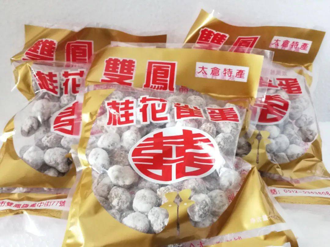 双凤麻雀蛋装在红漆金边的珍贵食品盒里,作为苏州府的地方特产贡入