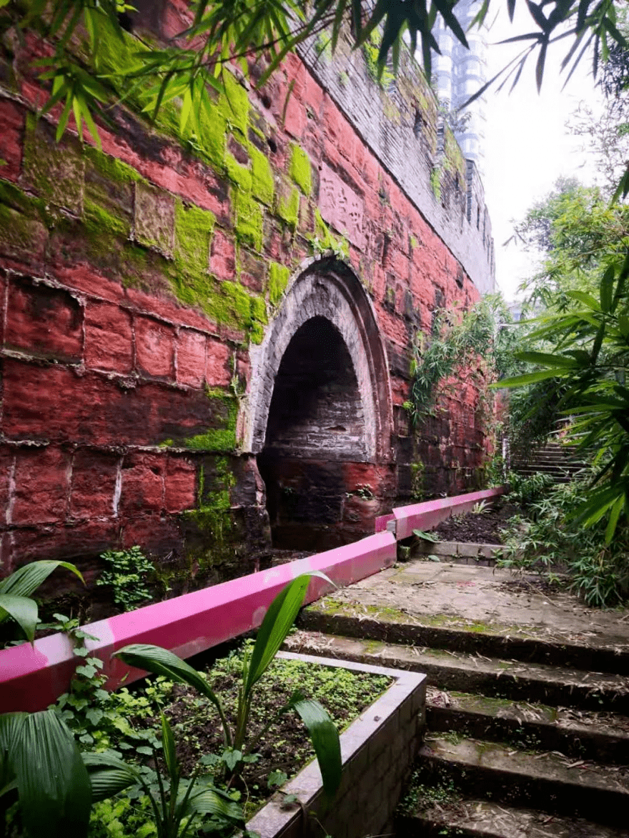 听老城门在讲古嘉州的故事