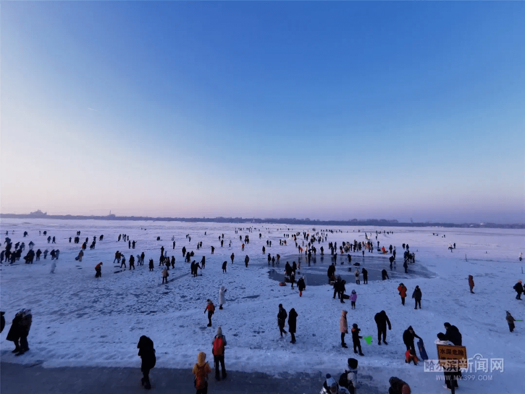 冰城的正确打开方式呼兰河上新增免费大冰场平房公园开始采冰