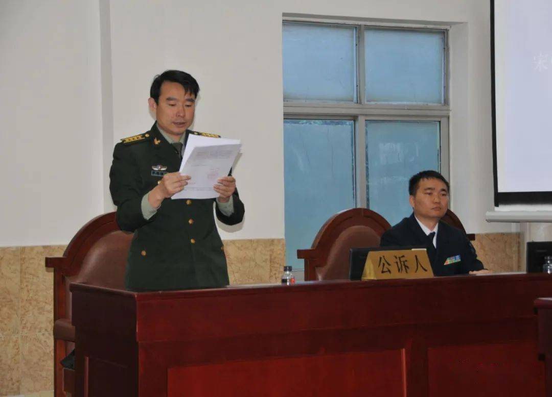 黄运湘检察长出庭支持公诉(左一)黄运湘,于2003年9月调入广州军区