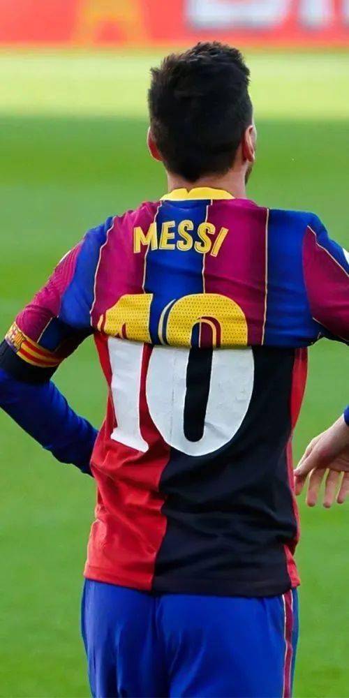 为致敬马拉多纳!梅西使出"上帝之手"