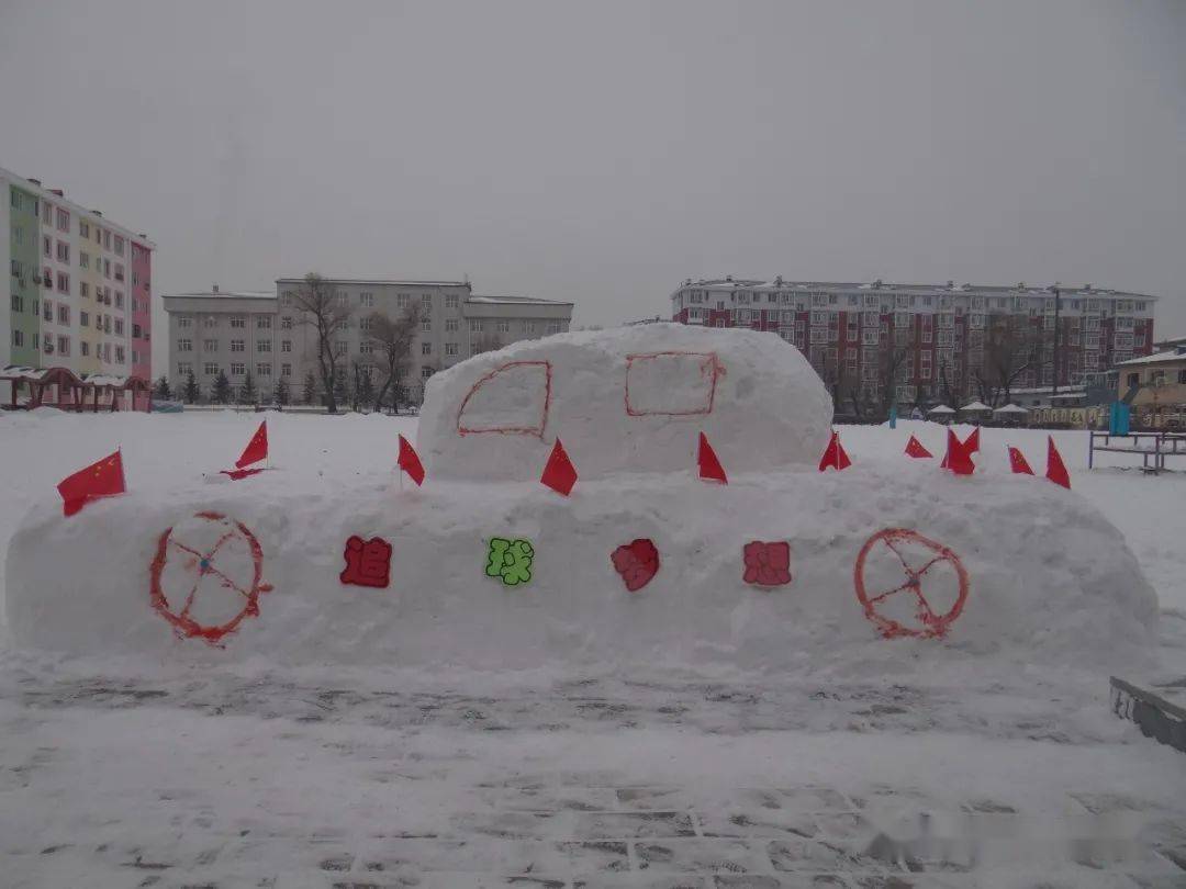 小学生雪雕图片