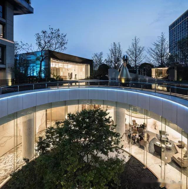 下沉式庭院成了香饽饽实用美观的设计