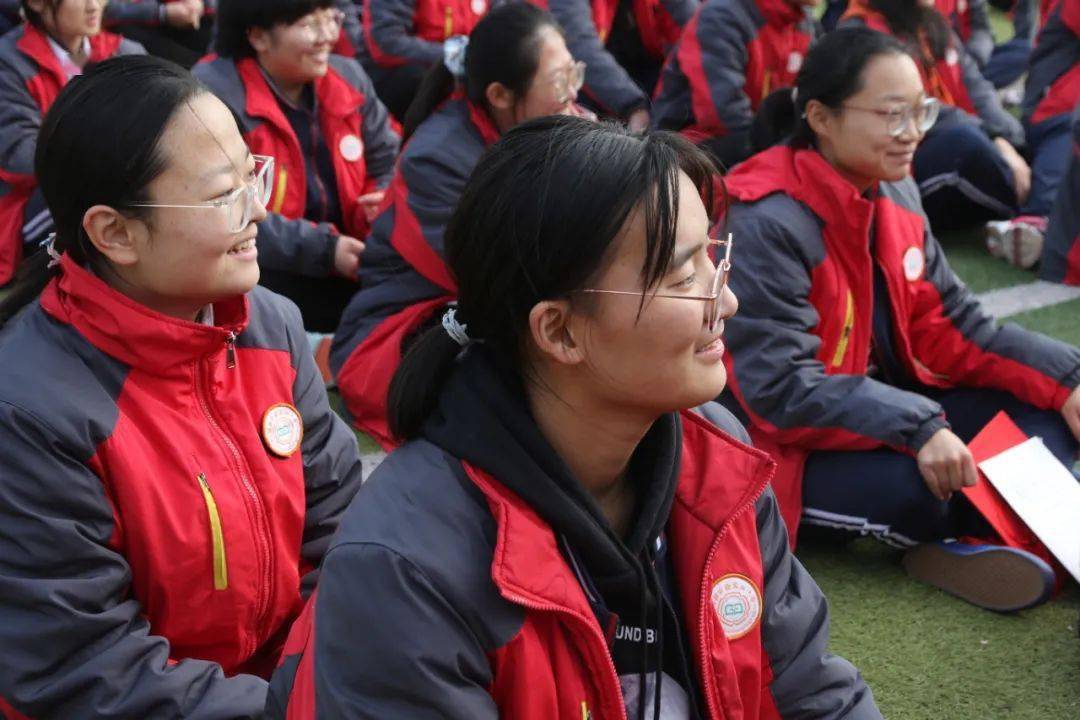 点燃激情赢在高考山东省聊城冠县实验高中举行励志演讲会