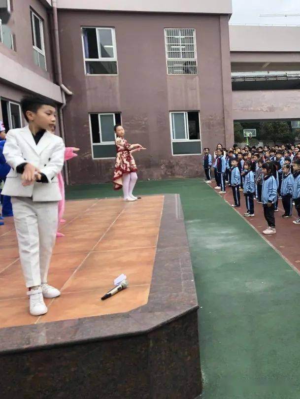 瓯越小学亲近英语拥抱世界记翠微校区英语节启动仪式