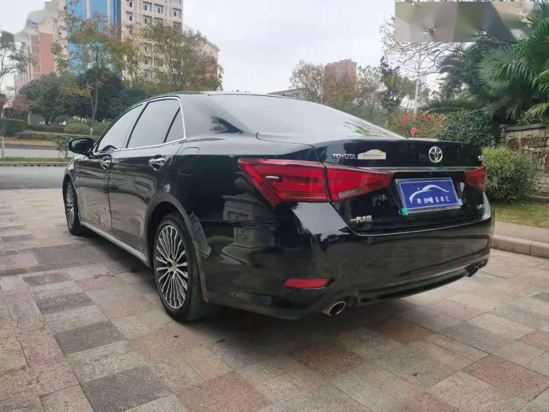 精品车源2018年丰田皇冠时尚型月供只需4666元