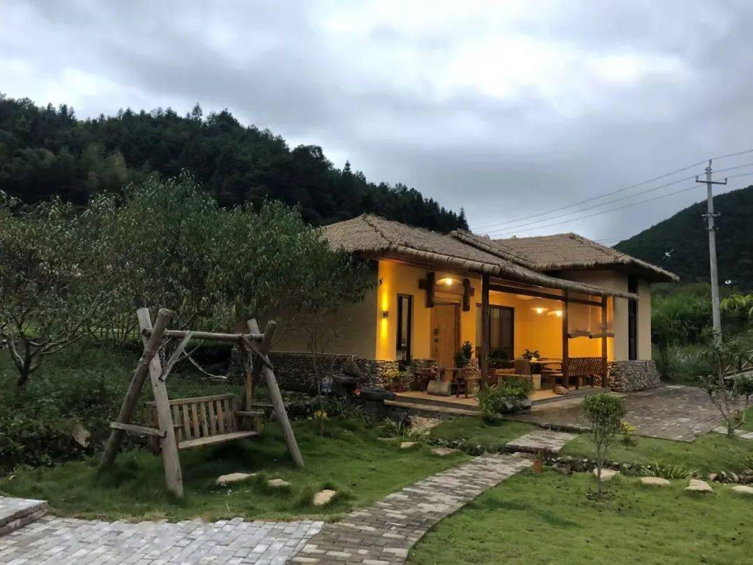 目前,尧禄村已开通前往马鞍寨城堡游玩的徒步小道,并对四座城堡进行