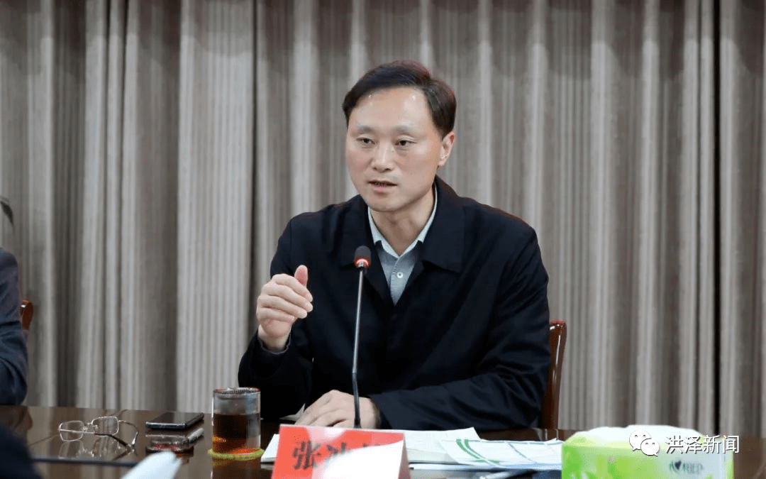 区委常委,经济开发区党工委书记周海滨主持.