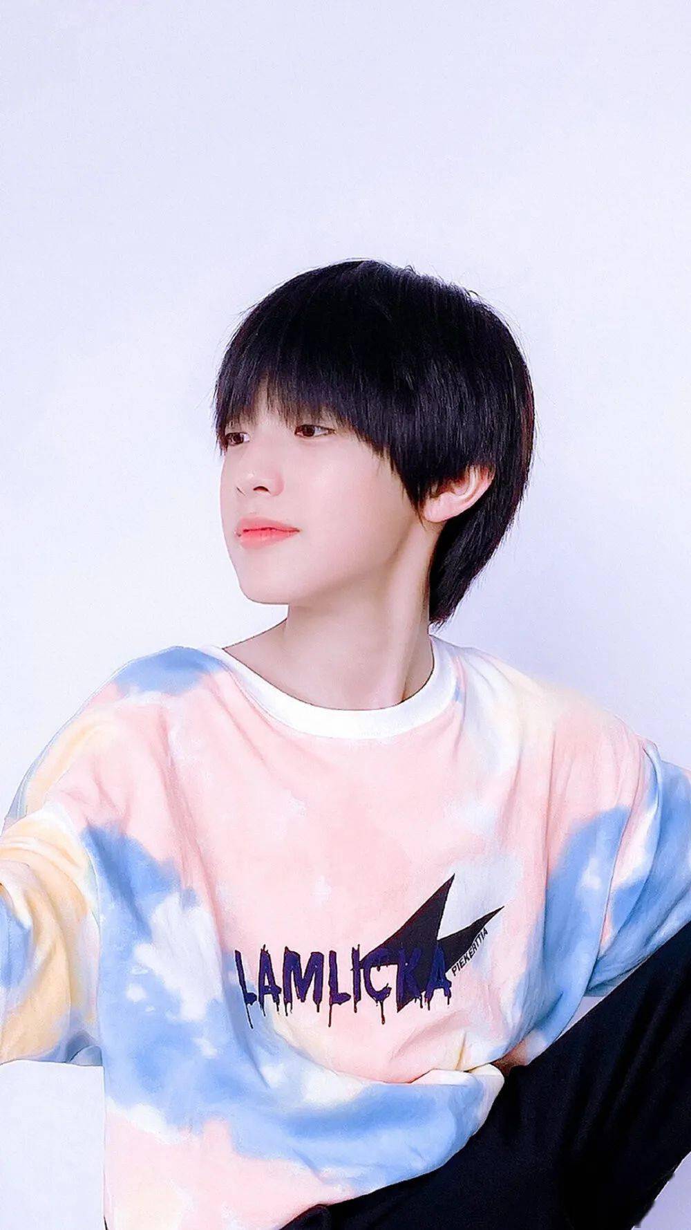 手机壁纸头像张泽禹