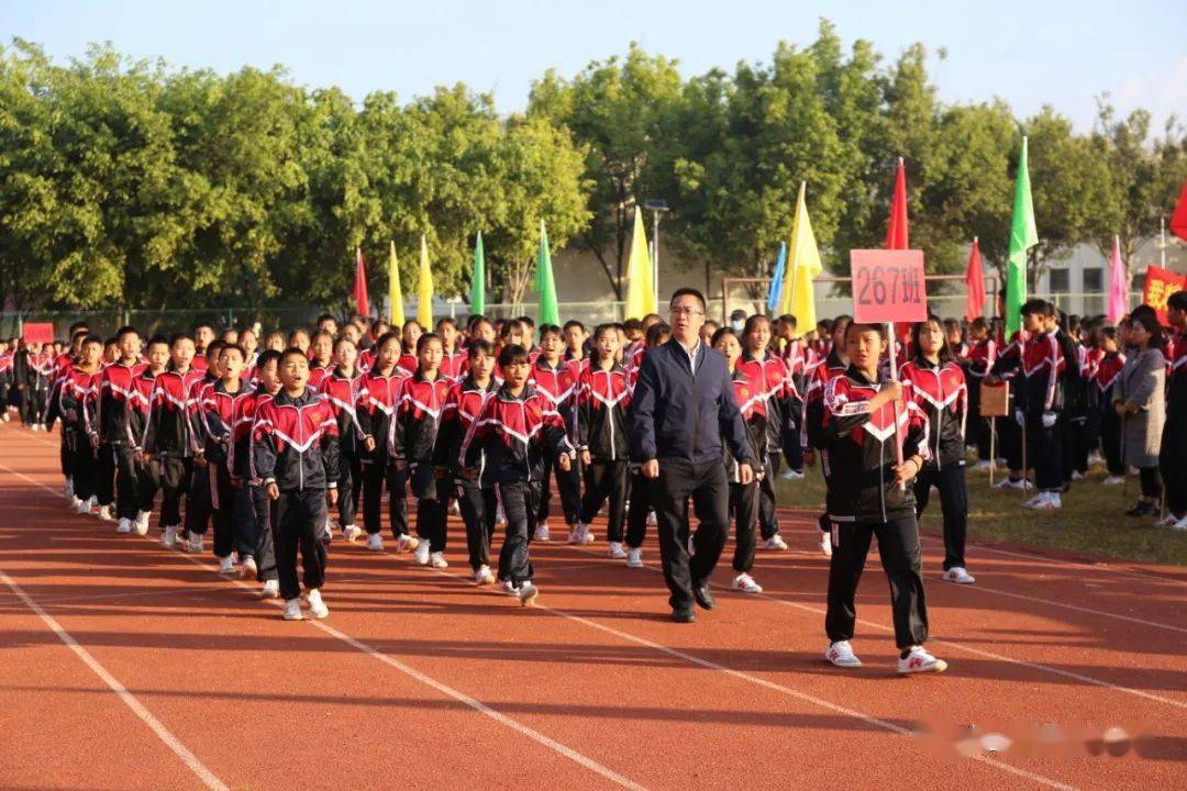 遮放民族中学第三十六届冬季田径运动会隆重开幕