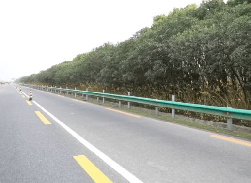 陈海公路部分路段应急车道为啥变黄色虚线?