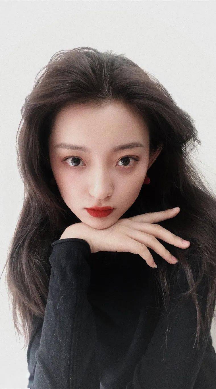 手机壁纸罗予彤