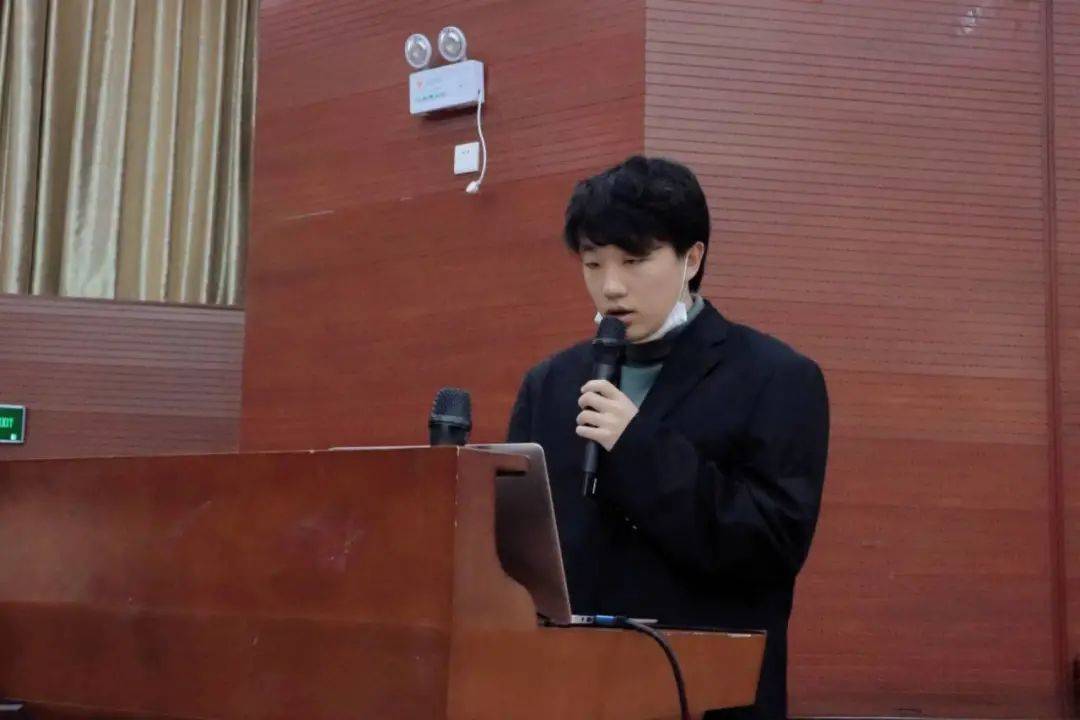 秘书处李昊鹏同学会上,校学生会各工作部门负责人分别从道德品行,学习