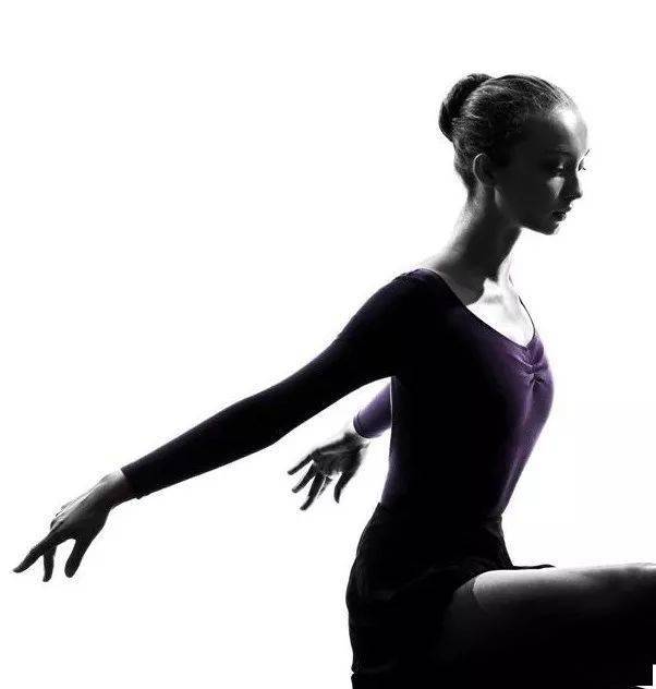 天鹅颈!古典芭蕾为什么能练出漂亮的肩背和修长的脖颈?