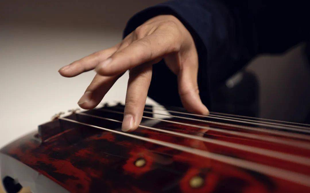 弹琴的手势与劲道