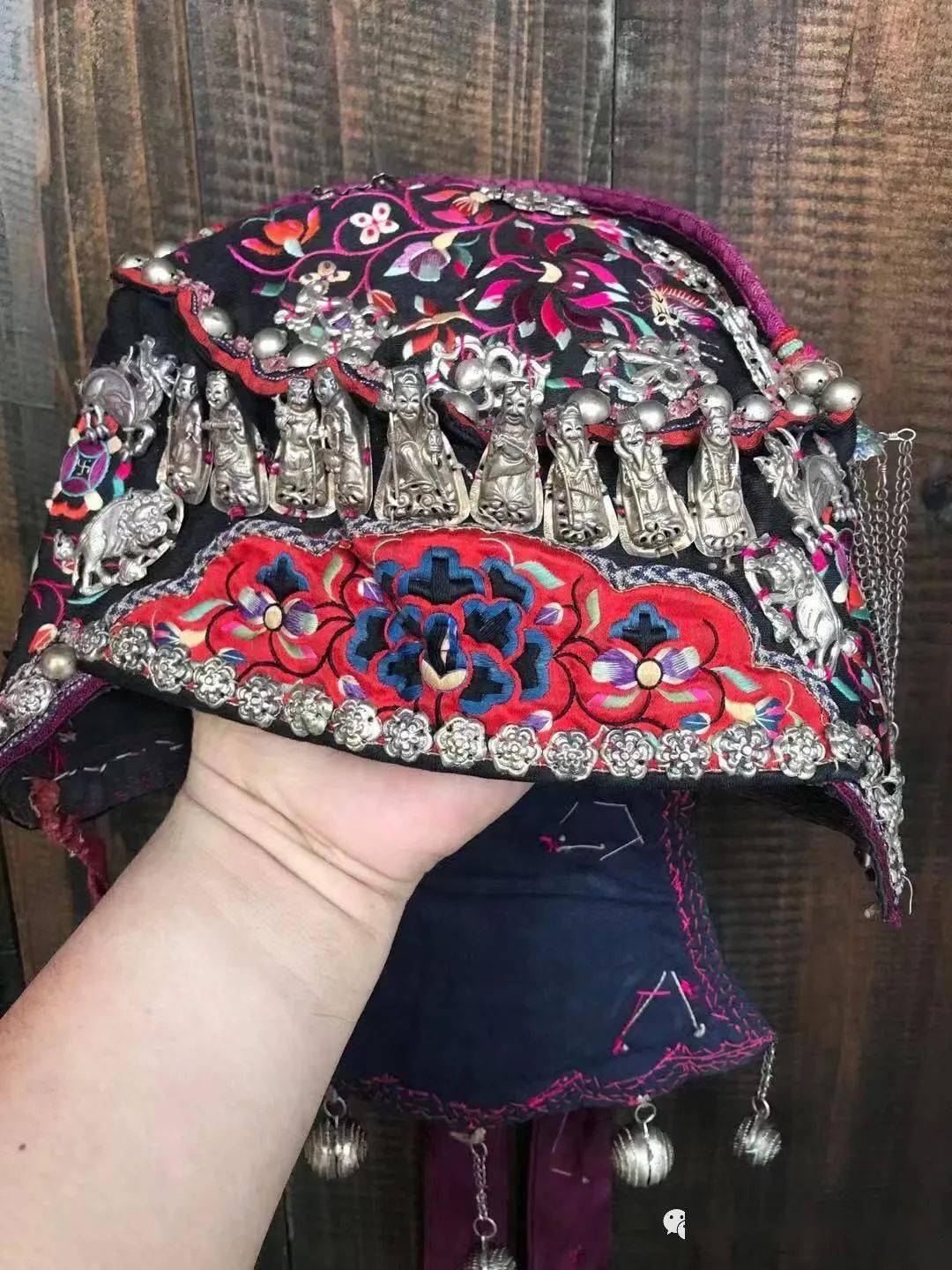 百帽争辉罗小龙银帽展