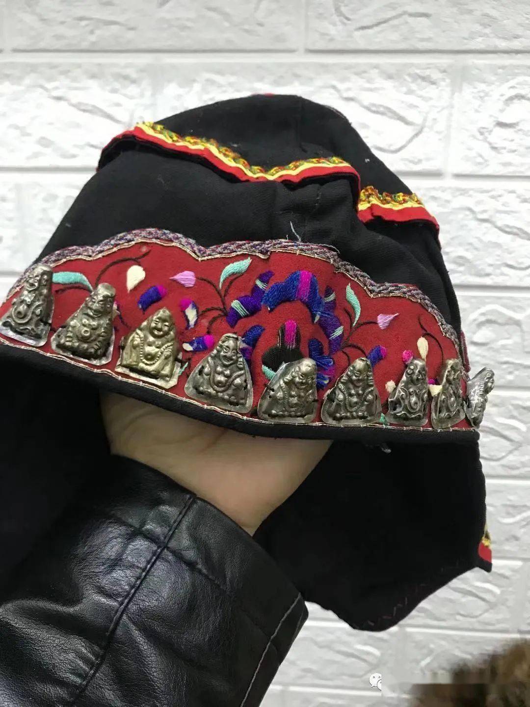 百帽争辉罗小龙银帽展