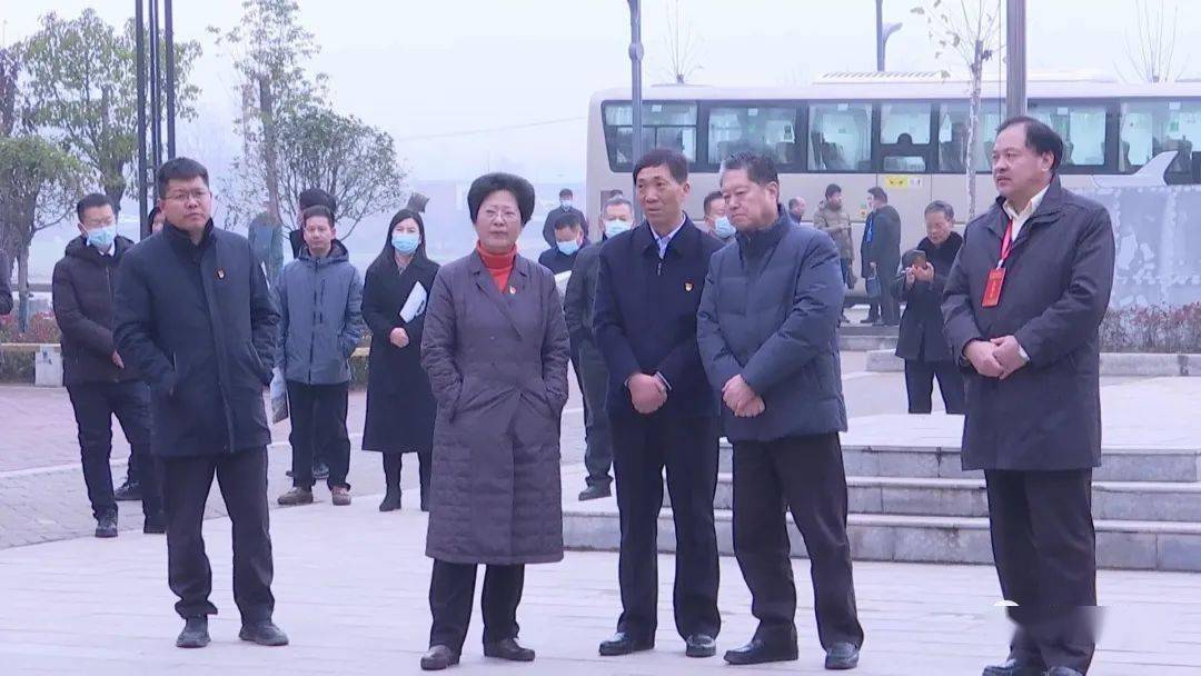 省财政厅二级巡视员郑新建,市委常委,常务副市长王琰君,县领导张丽娟