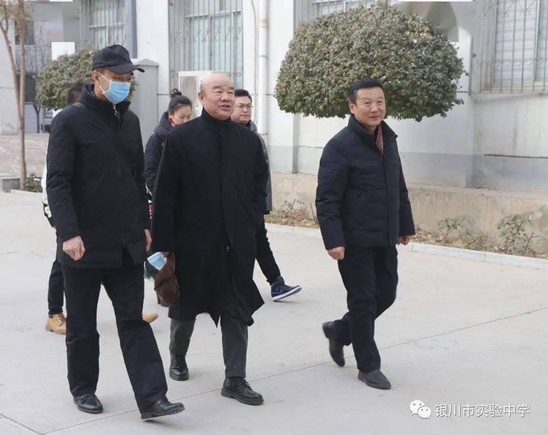 魅力实验大师相伴著名合唱指挥专家陈家海教授莅临我校参观指导