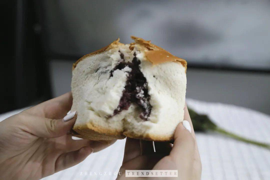 面包测评 | 一口气吃8款早餐面包,上班党面包图鉴,有你喜欢吃的吗