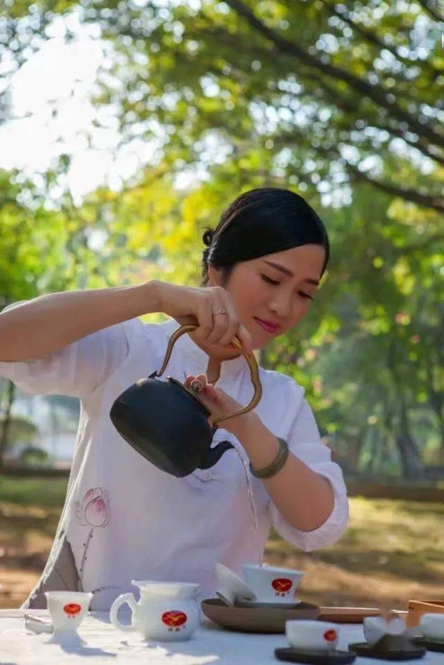 清远有11人获评广东省劳动模范英德这位美女茶艺师榜上有名