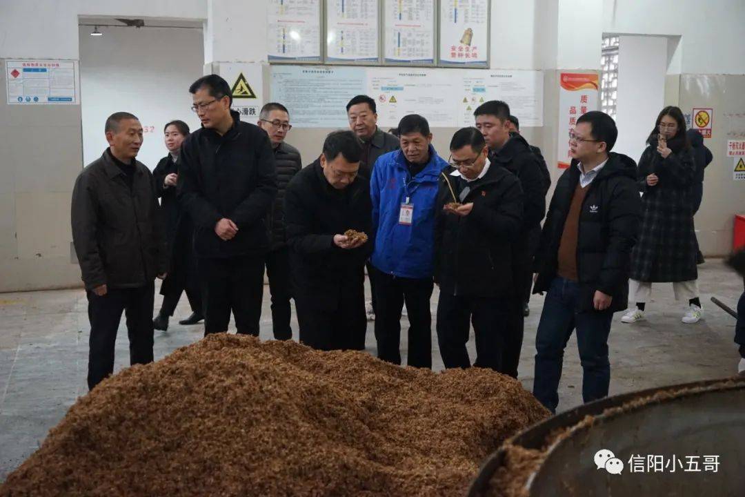 五粮液集团公司副总经理吴建军 深入五谷春酒业调研