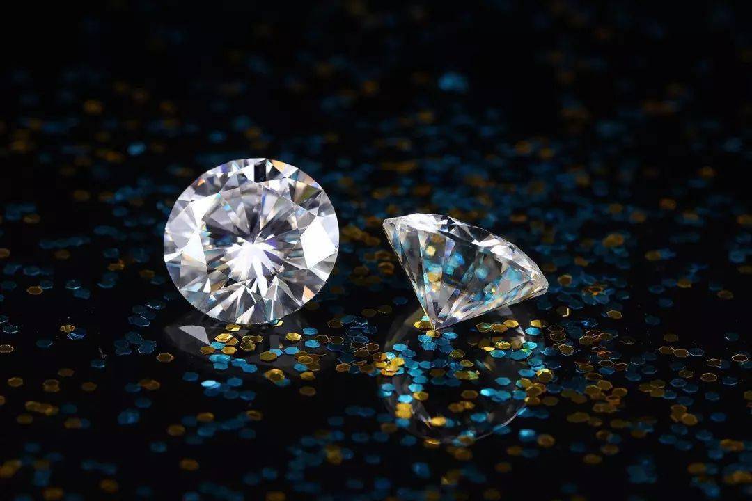 有珠宝店拿莫桑石当钻石买吗(有珠宝店拿莫桑石当钻石买吗安全吗)