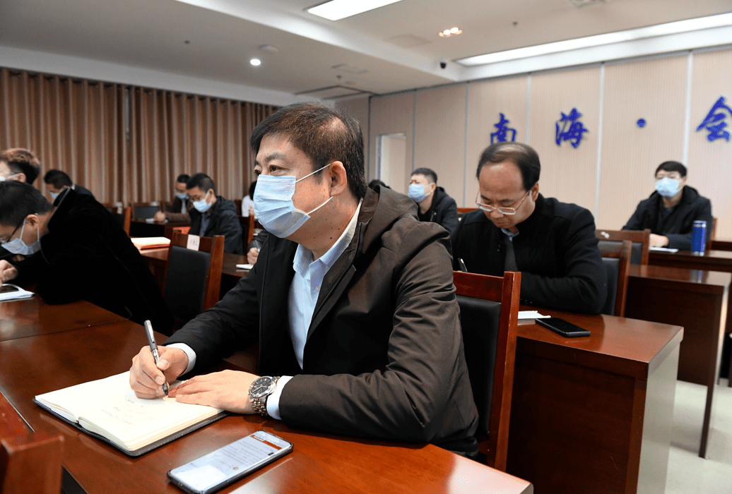 威海市学习贯彻党的十九届五中全会精神宣讲团走进南海新区