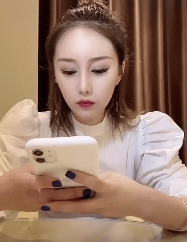 吴迪资产曝光!表哥出轨柚子君?文静晒早年自用直播设备,堪称经典!