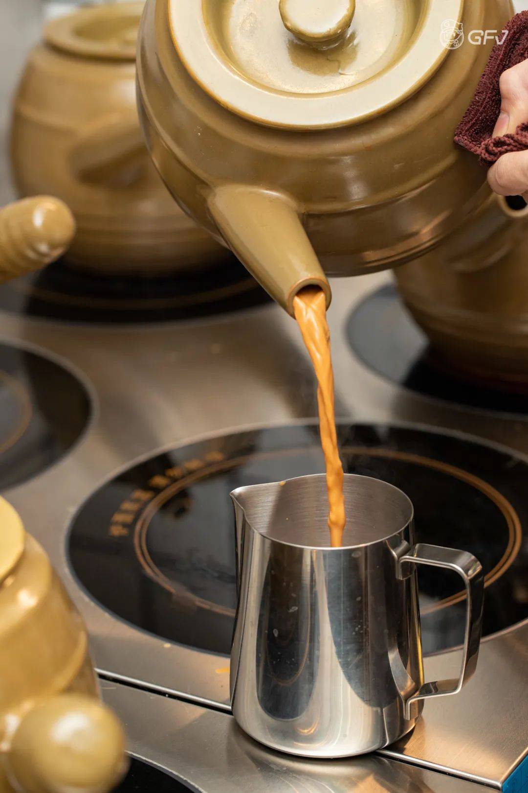 这里不仅有芝士料理,还有东莞极少见的澳门瓦煲奶茶,没错,就是那个