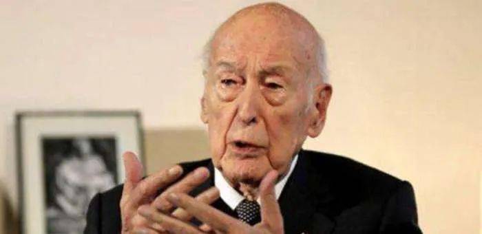 法国前总统德斯坦卡尼对棒约翰也倾注了不少心血,他有着一家规模最大