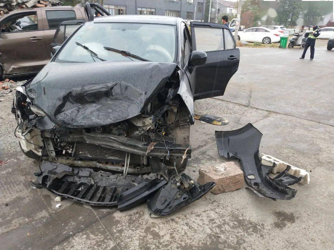 平阳交警三中队接到报警称在平阳县萧江镇高黎村发生了一起交通事故