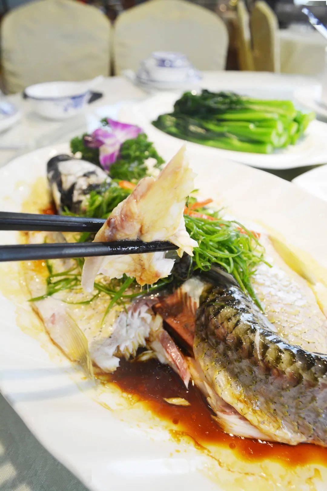 招牌五香鸭酸辣鸡杂炒时蔬吃腻了荤腥,想要一口时蔬漱漱口,清爽的时蔬