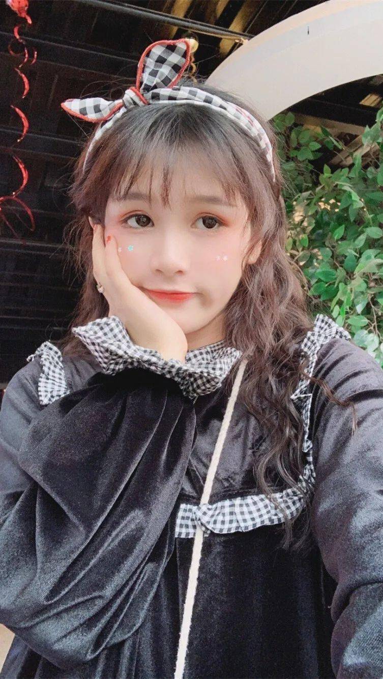 手机壁纸网红萌小叶