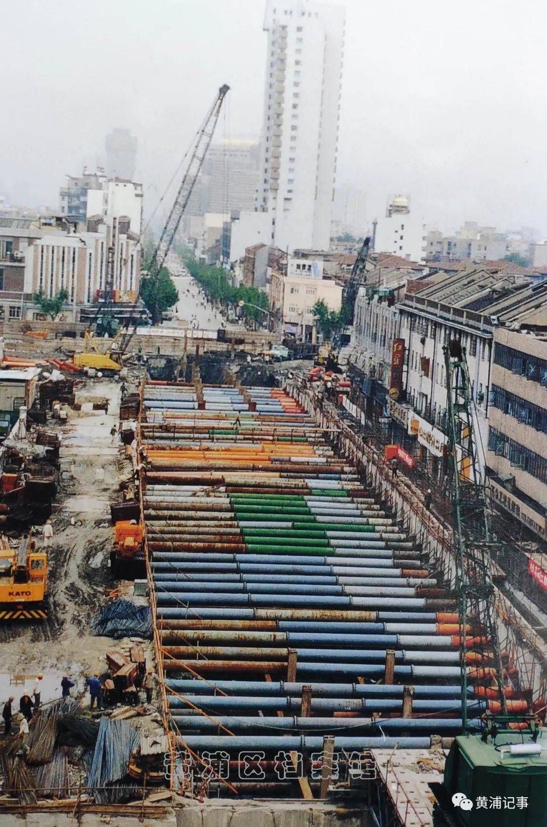 1992年,淮海中路開始全面改造,地鐵掘進,地鐵站建設,道路大修,商業街