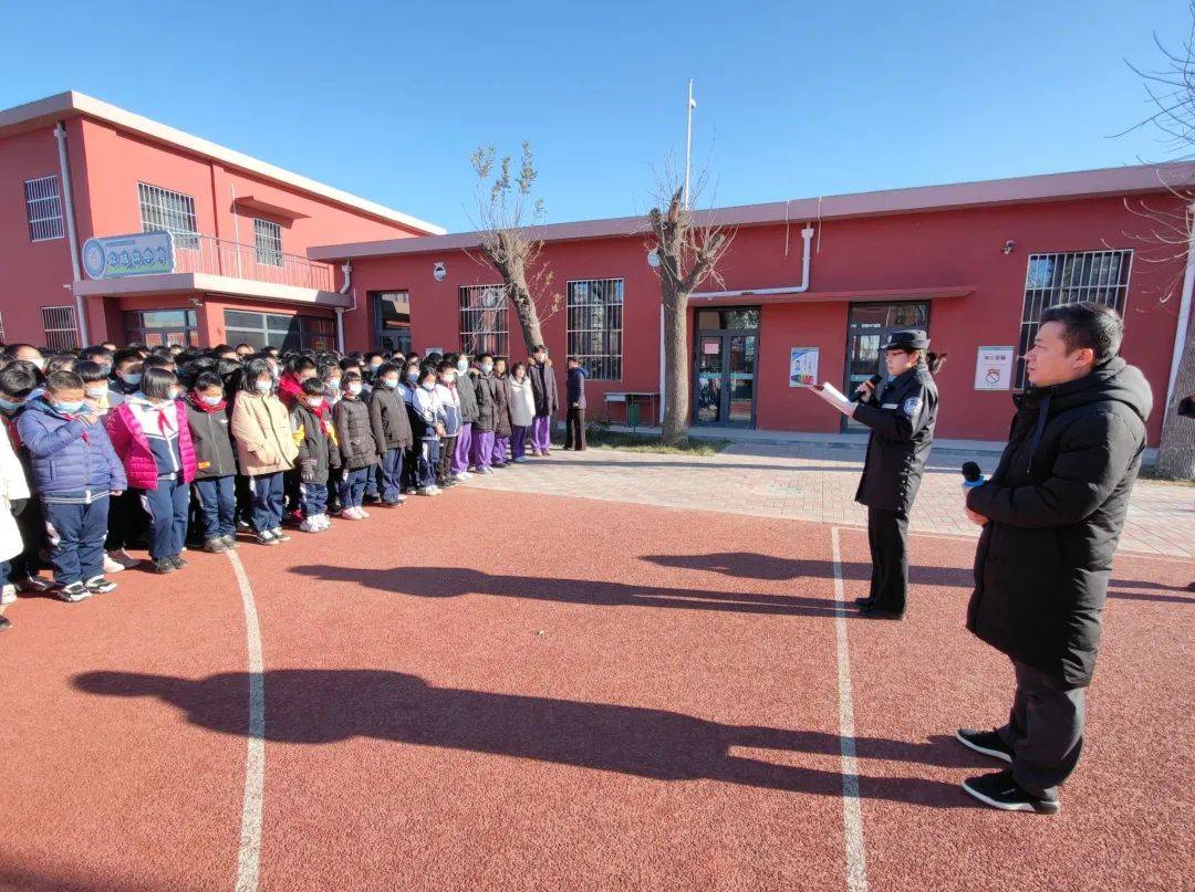 程林中学开展"法治进校园"宣传活动