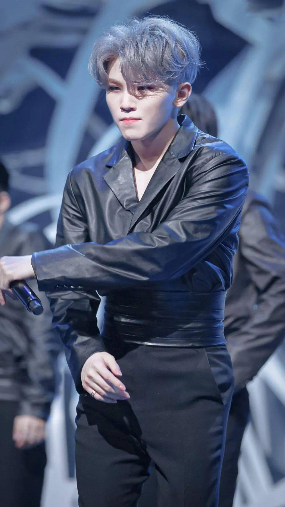 手机壁纸seventeen李知勋