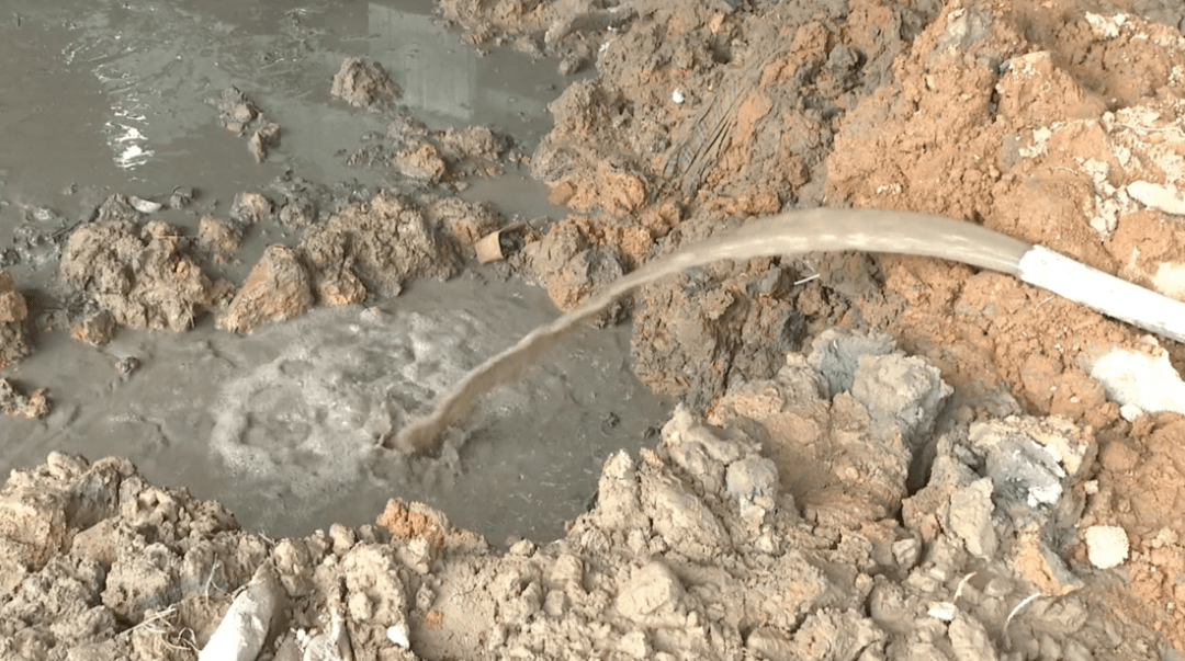 工地泥浆水直排水库？永宁街现场责令整改！_进行