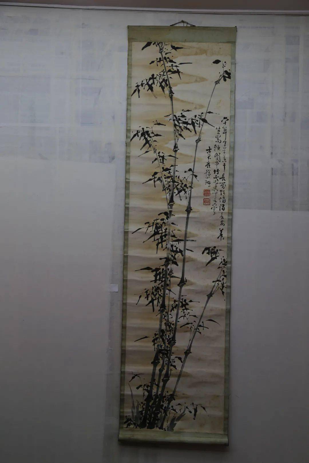 《徐小班墨竹》修复前《徐小班墨竹》修复后烟台市博物馆专业修复人员