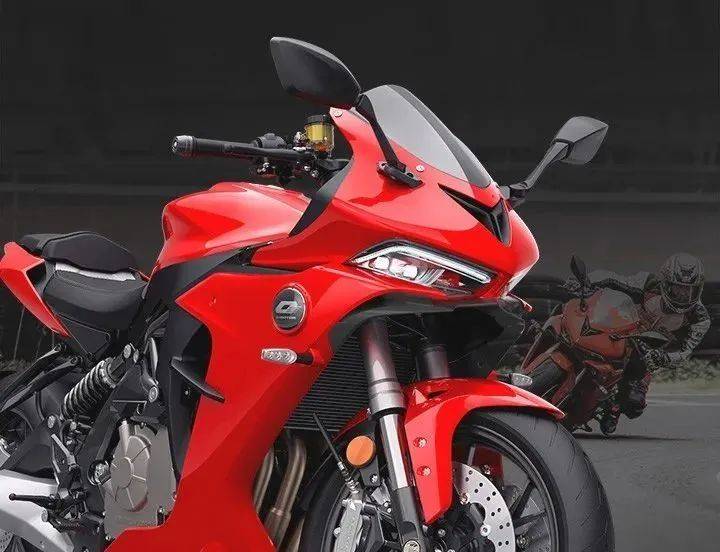 舒适好骑抖音大v杰哥侃车强势解说qjmotor赛600