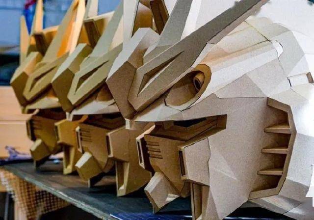 手作| 瓦楞纸自制高达,每一个细节都让你尖叫!